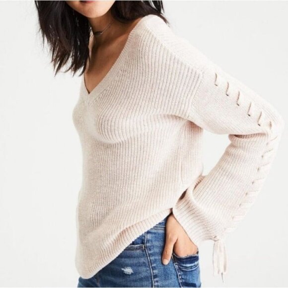 American Eagle Outfitters Cream V-Neck Wool Blend Knit Sweater Size Medium - Picture 1 of 7